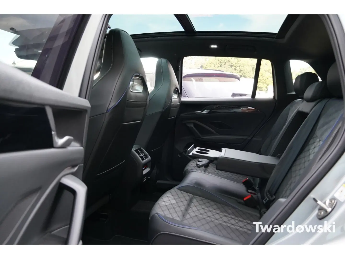 Tiguan 1.5 eTSI R-Line AHK 360  Pano ACC Matrix