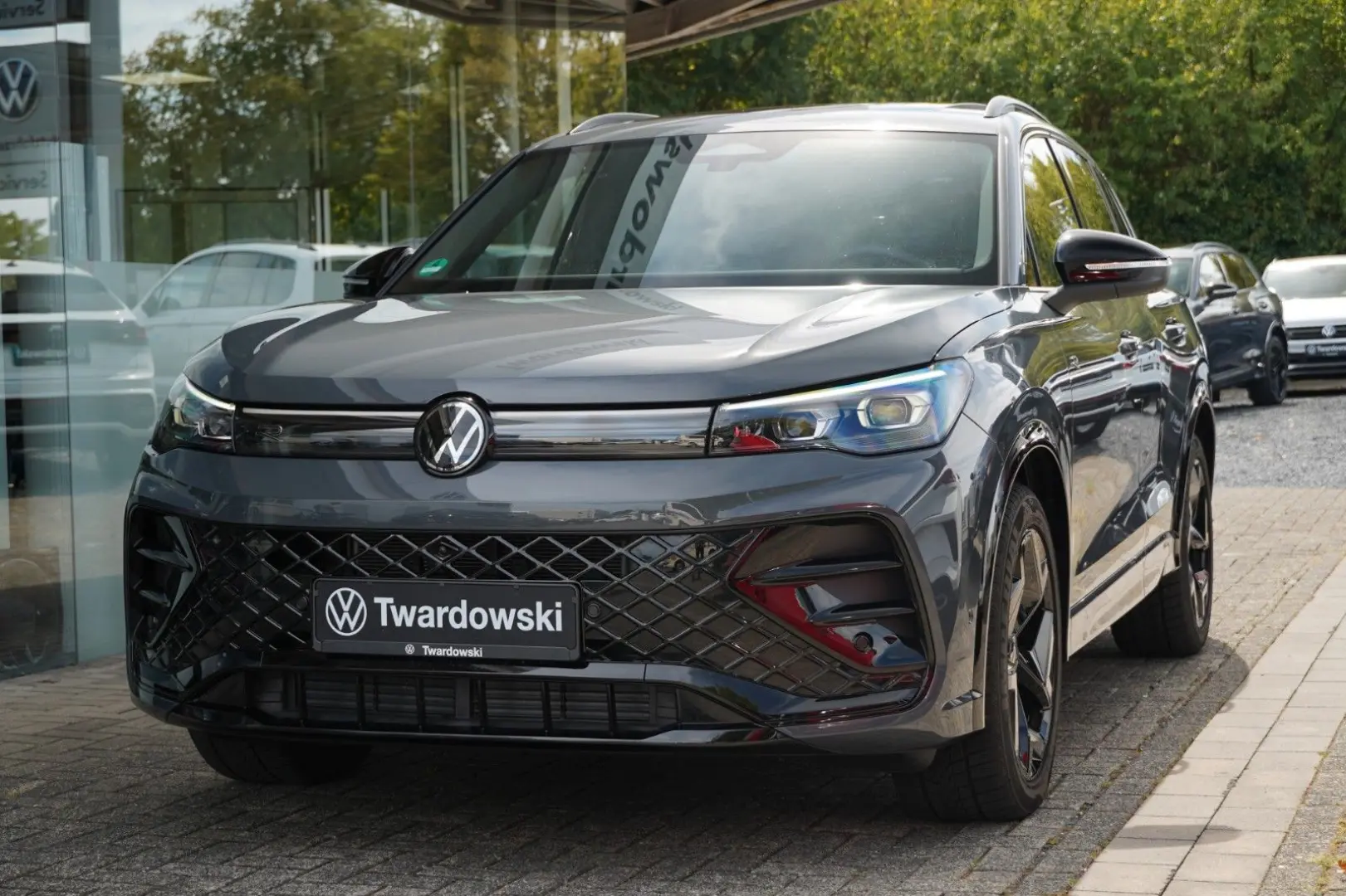 Tiguan 1.5 eTSI R-Line Matrix Black 360  Massage