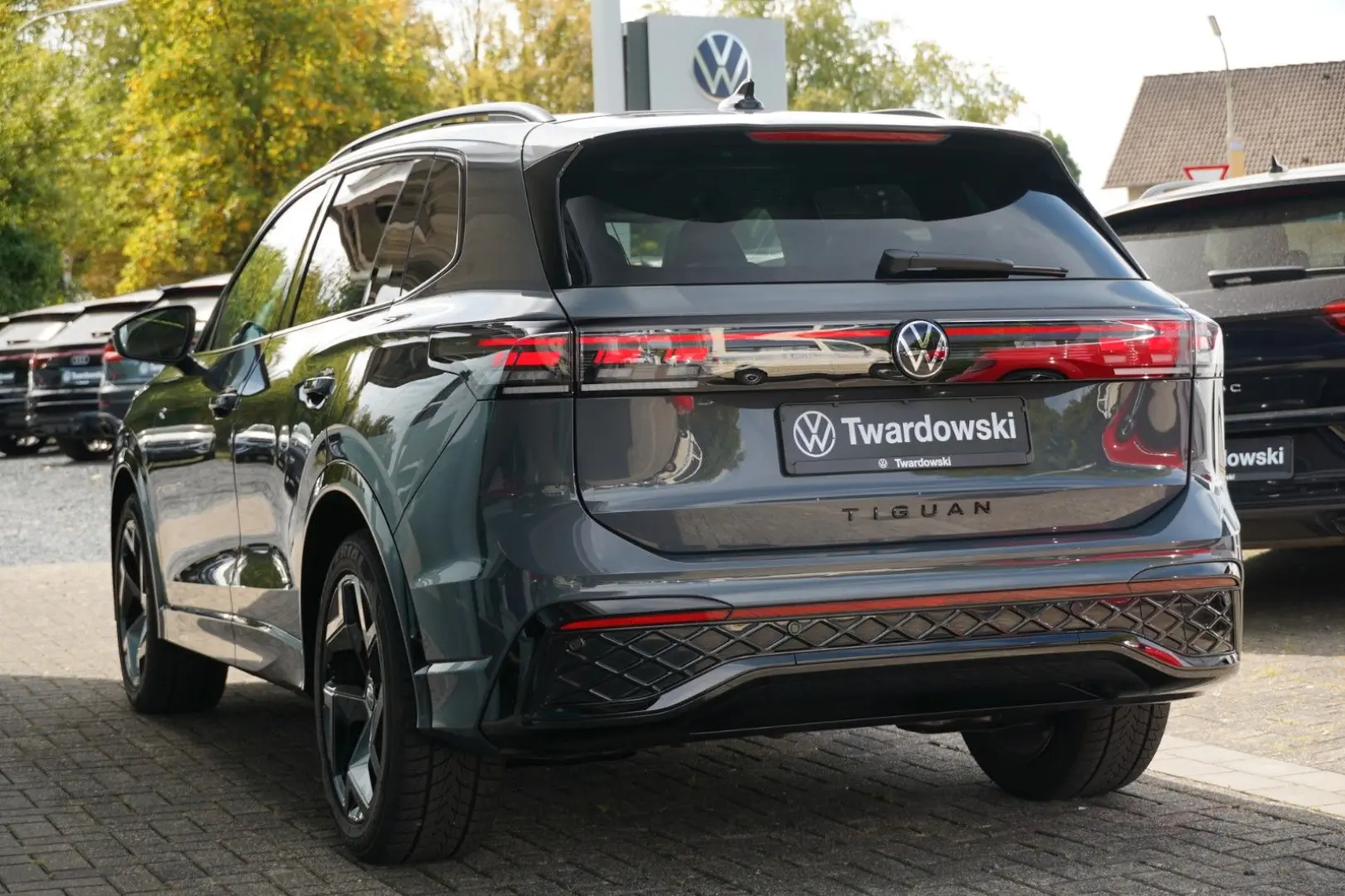 Tiguan 1.5 eTSI R-Line Matrix Black 360  Massage