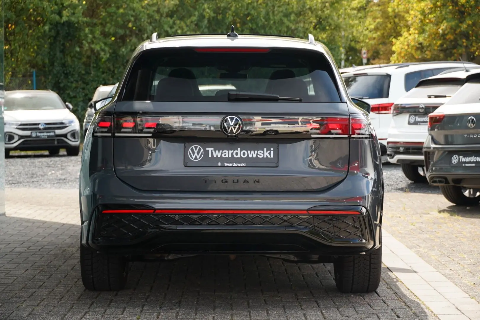 Tiguan 1.5 eTSI R-Line Matrix Black 360  Massage