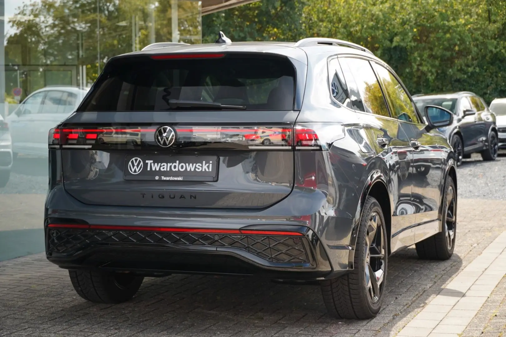 Tiguan 1.5 eTSI R-Line Matrix Black 360  Massage