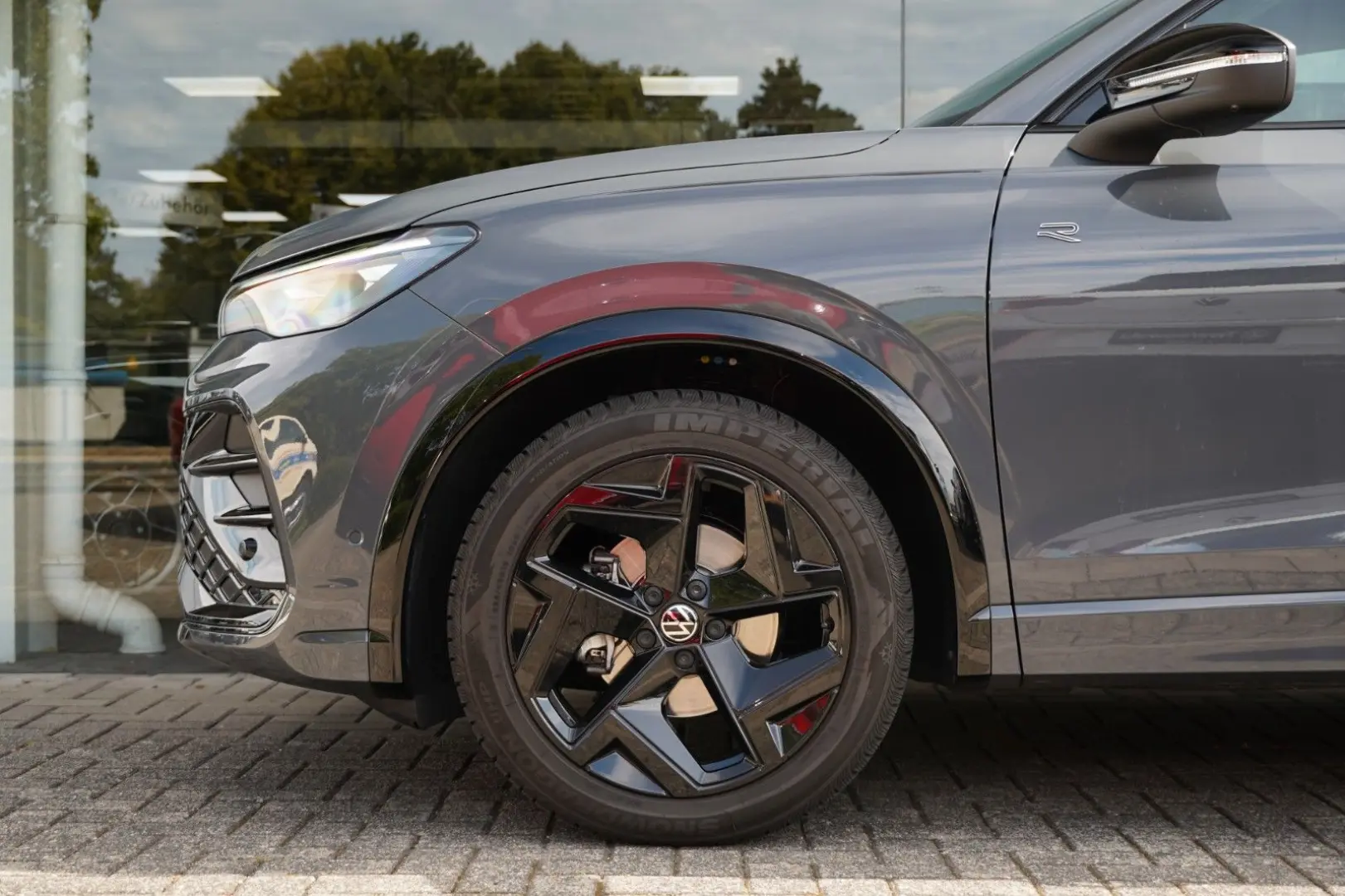 Tiguan 1.5 eTSI R-Line Matrix Black 360  Massage