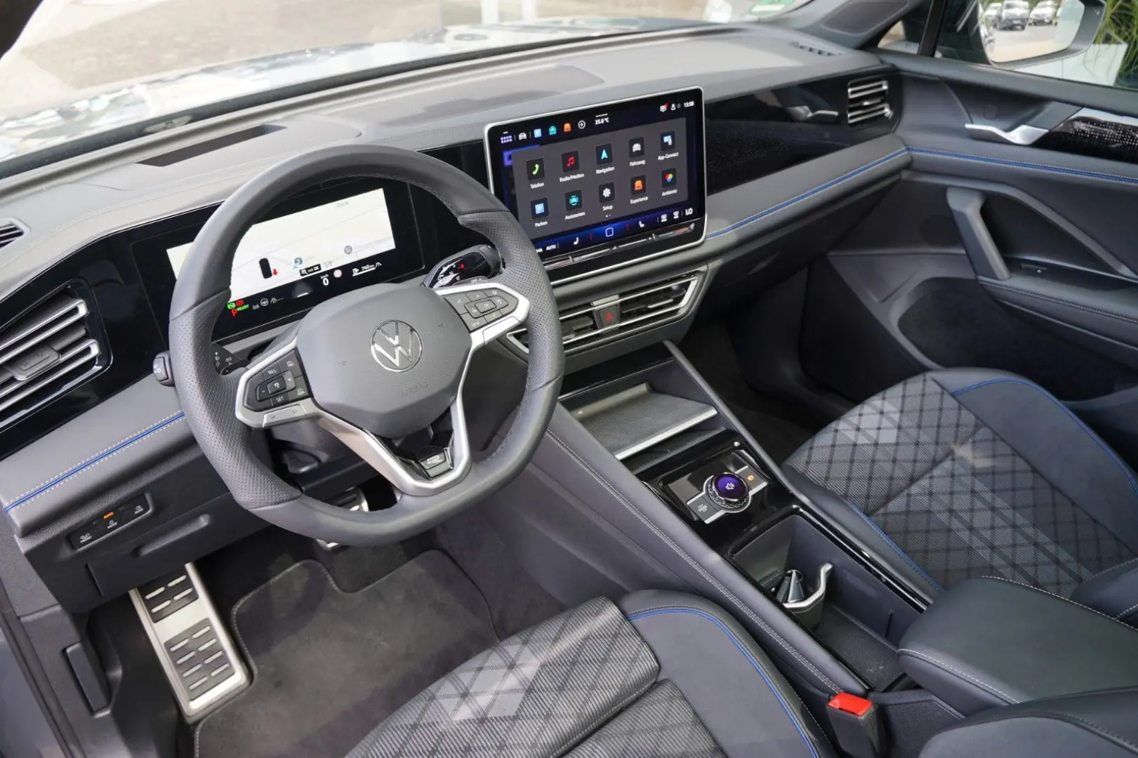 Tiguan 1.5 eTSI R-Line Matrix Black 360  Massage