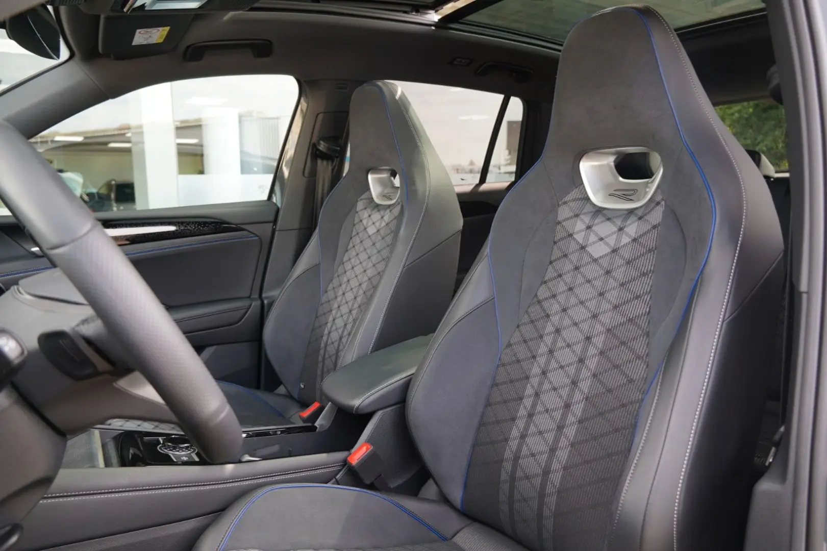 Tiguan 1.5 eTSI R-Line Matrix Black 360  Massage