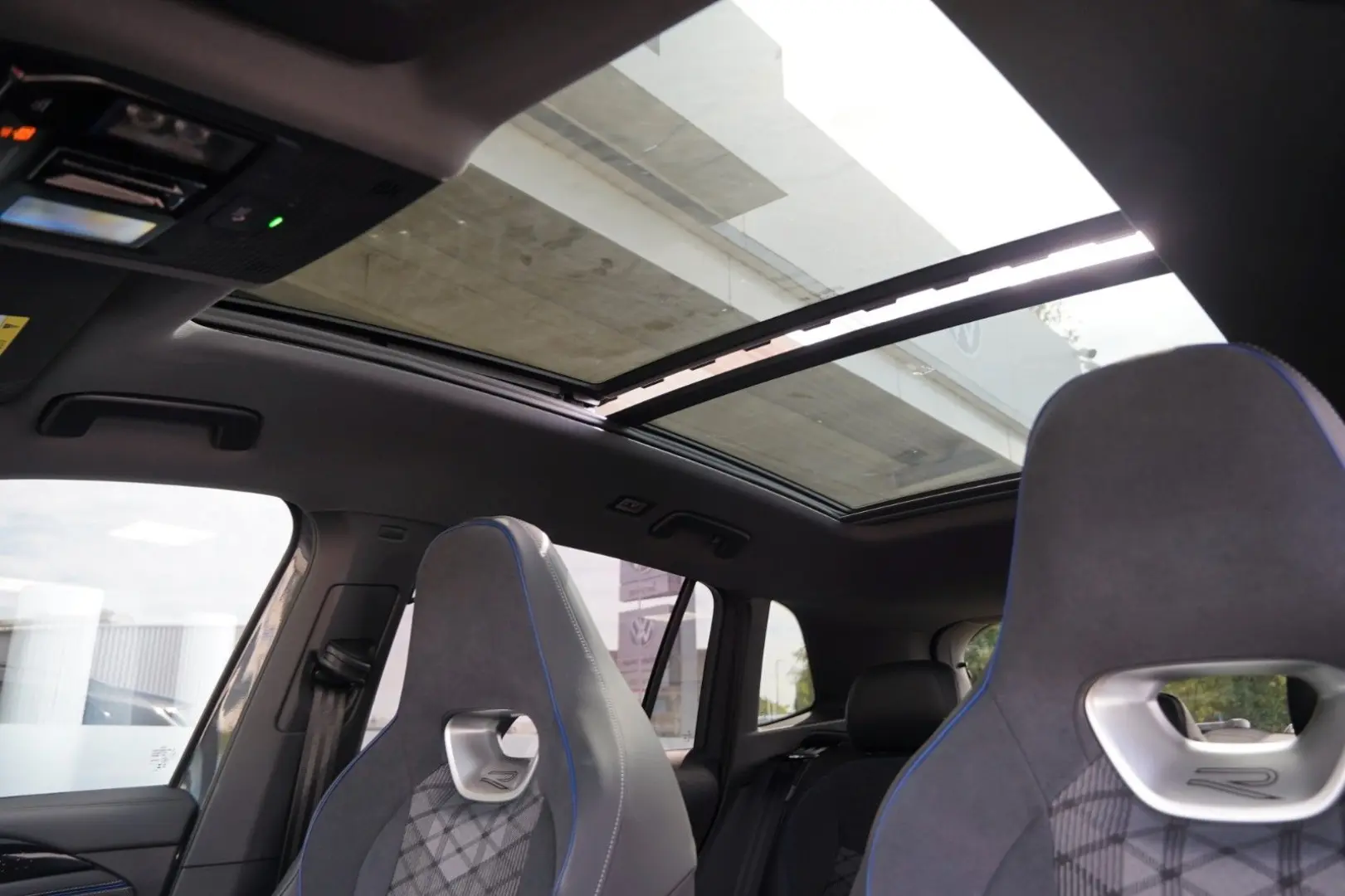 Tiguan 1.5 eTSI R-Line Matrix Black 360  Massage