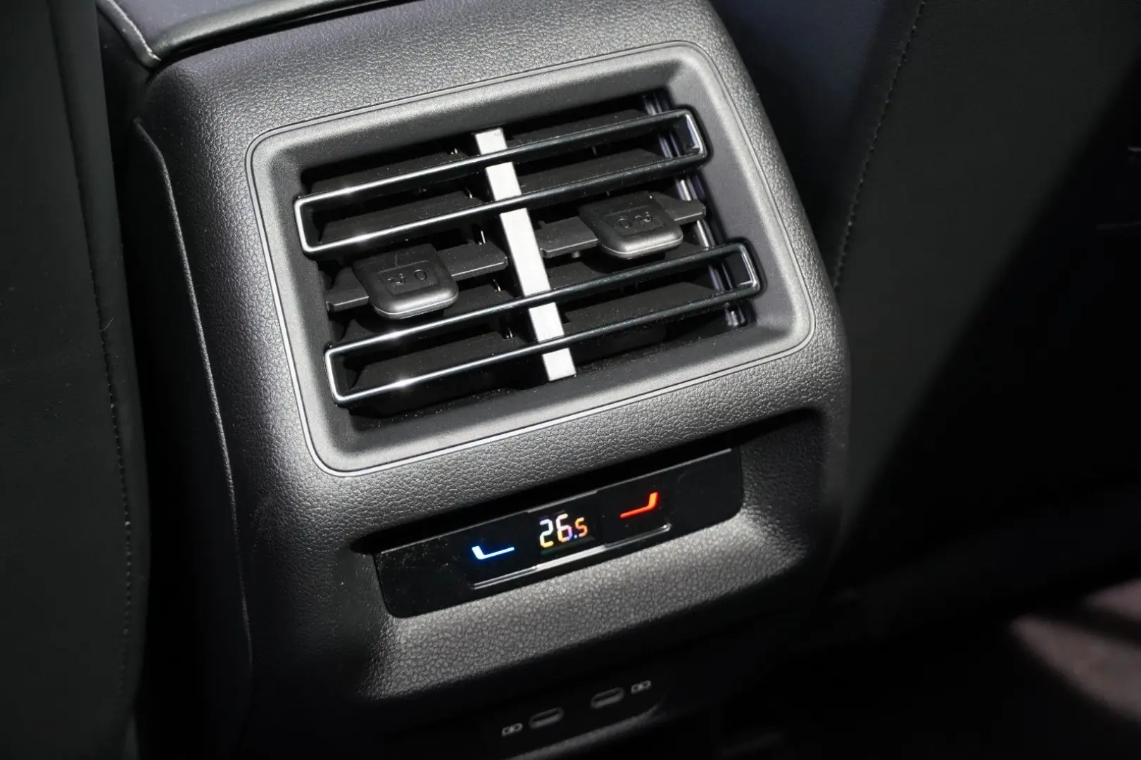 Tiguan 1.5 eTSI R-Line Matrix Black 360  Massage