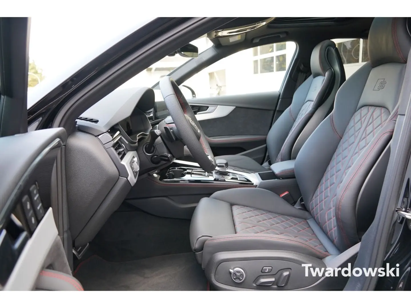 A4 40 TDI S-Line Business B&O Massage AHK HUD