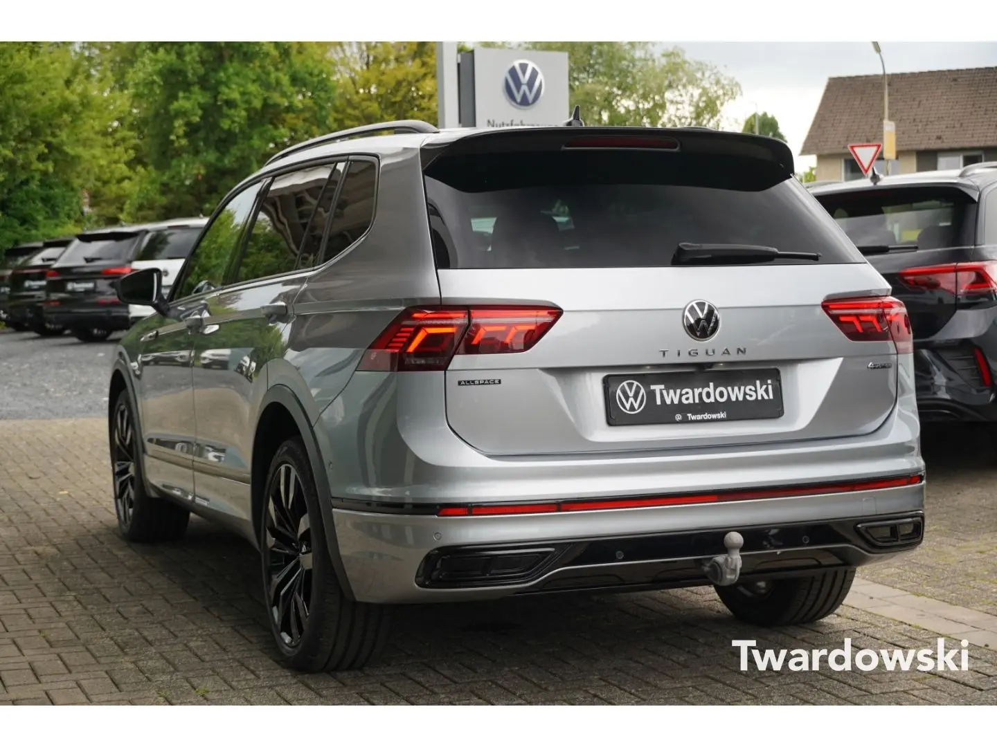 Tiguan Allspace R-Line 4Motion  7-Sitze AHK Pano