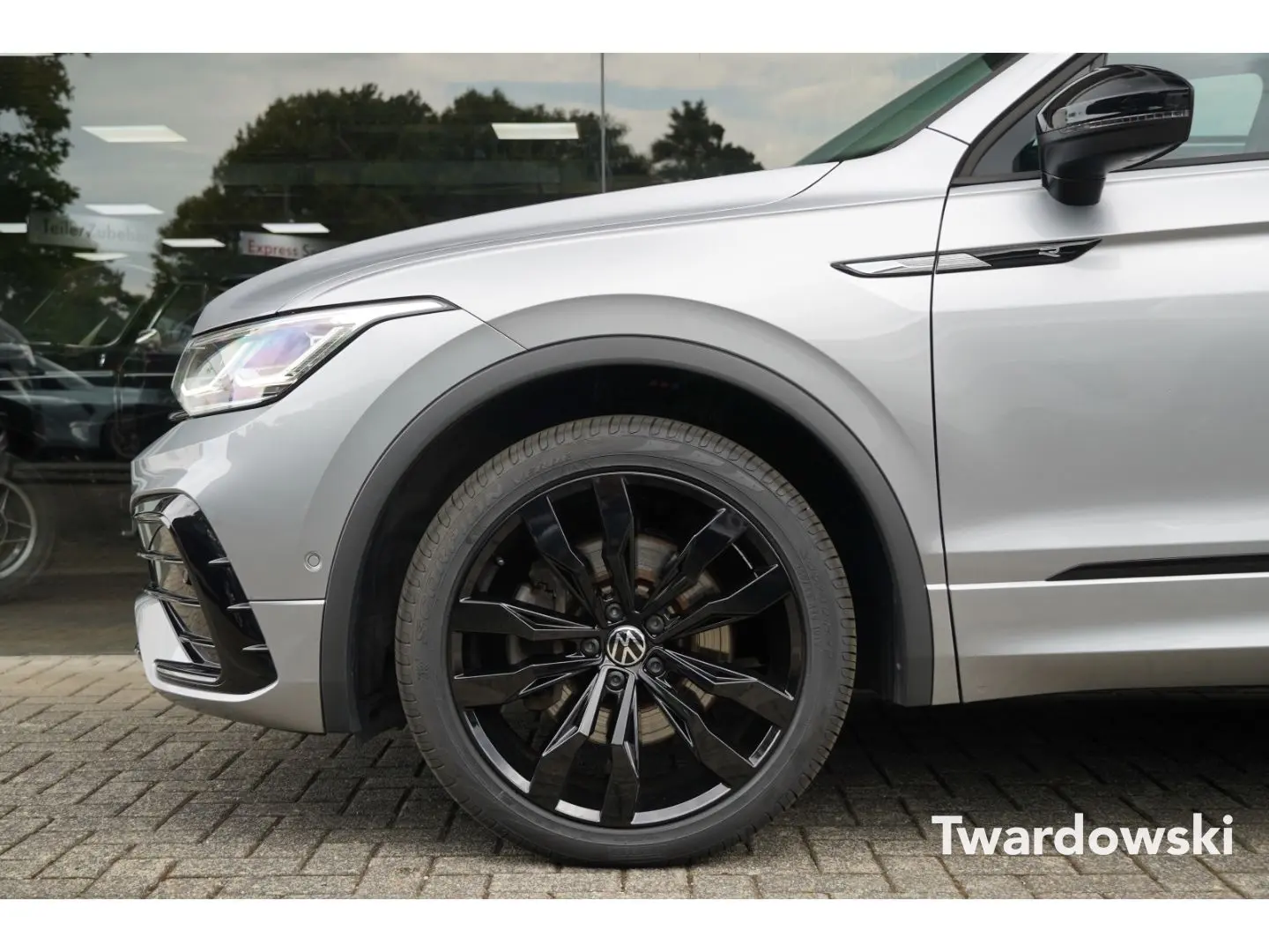Tiguan Allspace R-Line 4Motion  7-Sitze AHK Pano