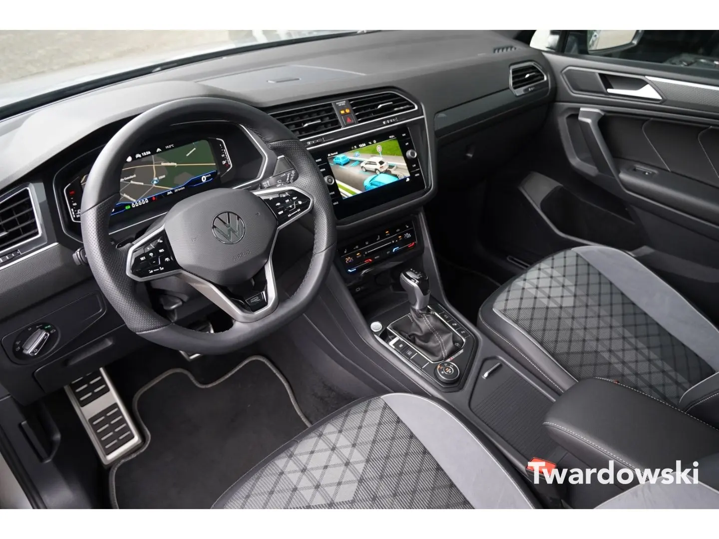 Tiguan Allspace R-Line 4Motion  7-Sitze AHK Pano