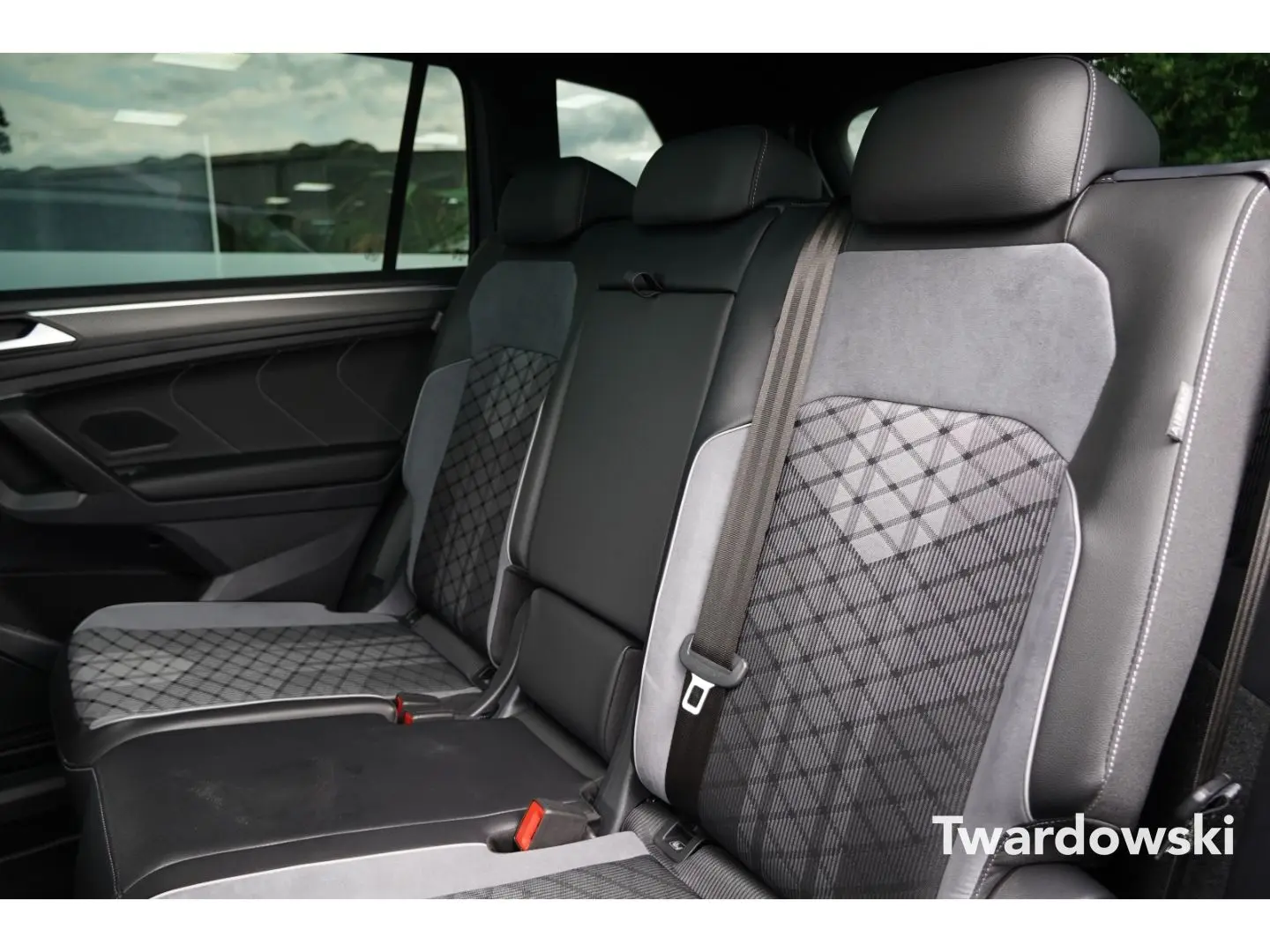 Tiguan Allspace R-Line 4Motion  7-Sitze AHK Pano