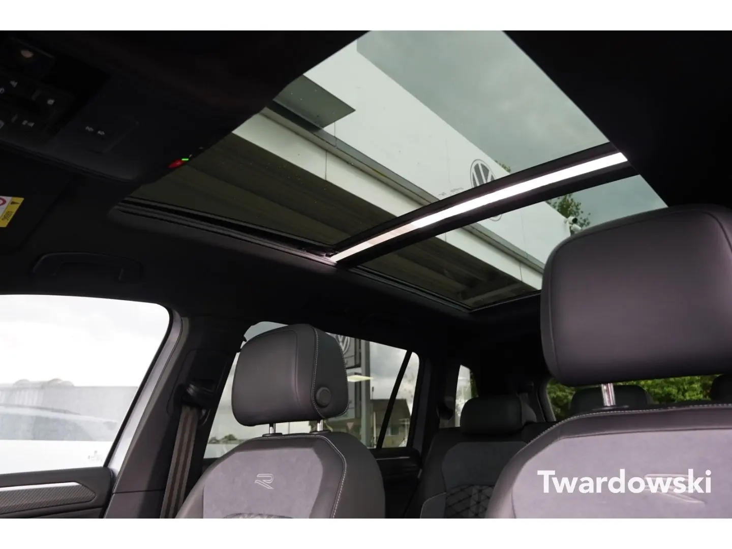 Tiguan Allspace R-Line 4Motion  7-Sitze AHK Pano