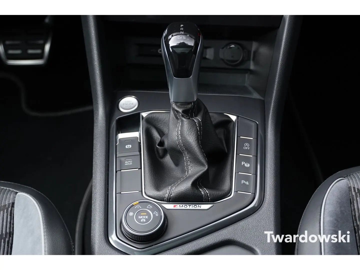 Tiguan Allspace R-Line 4Motion  7-Sitze AHK Pano