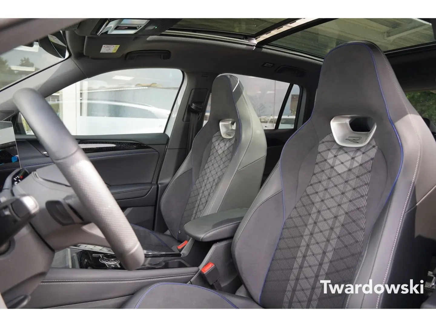 Tiguan Matrix Black PANO AHK Massage Discover So