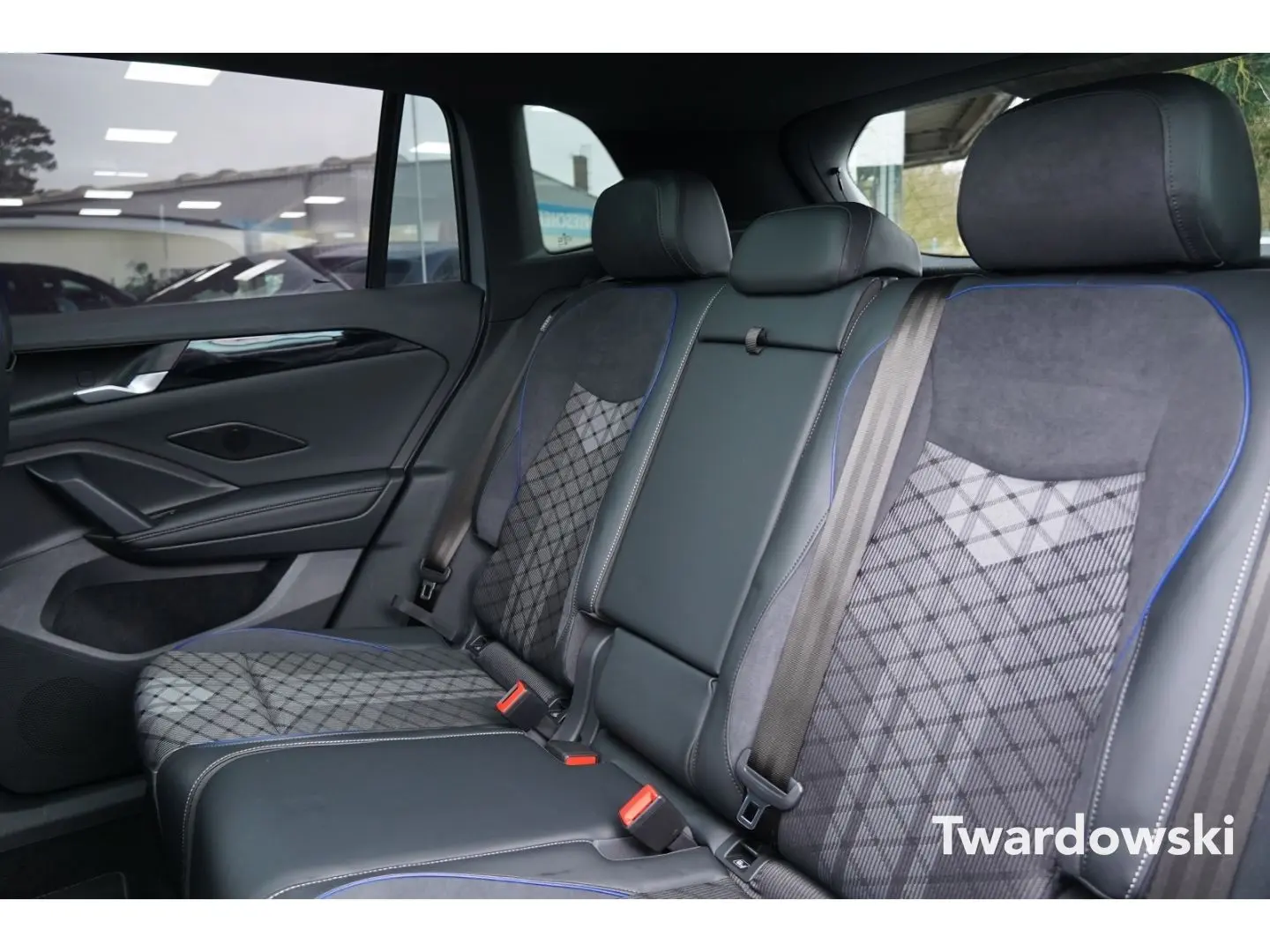 Tiguan Matrix Black PANO AHK Massage Discover So