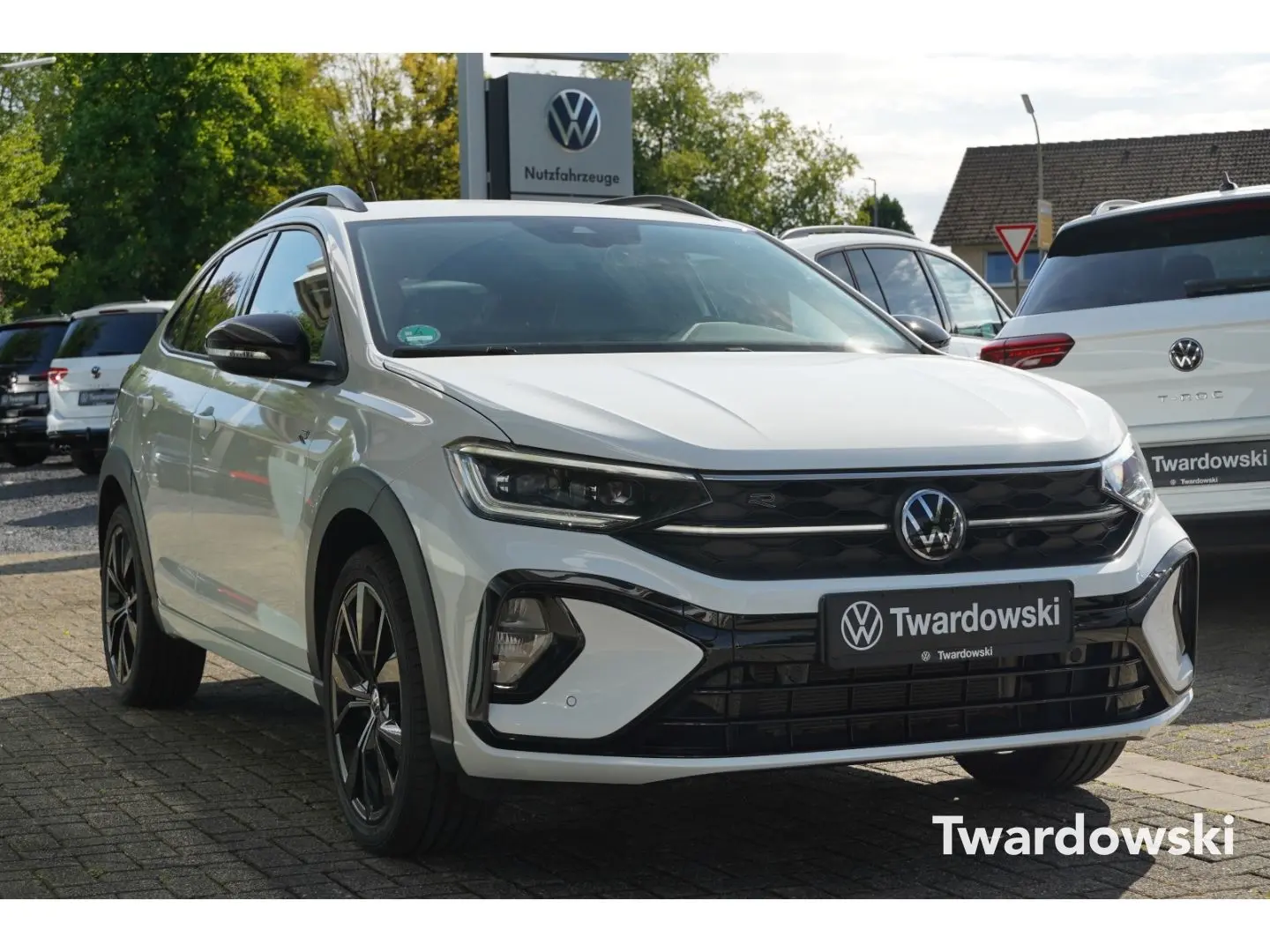 Taigo R-Line AHK ACC Navi Kamera 18'' Black Styl