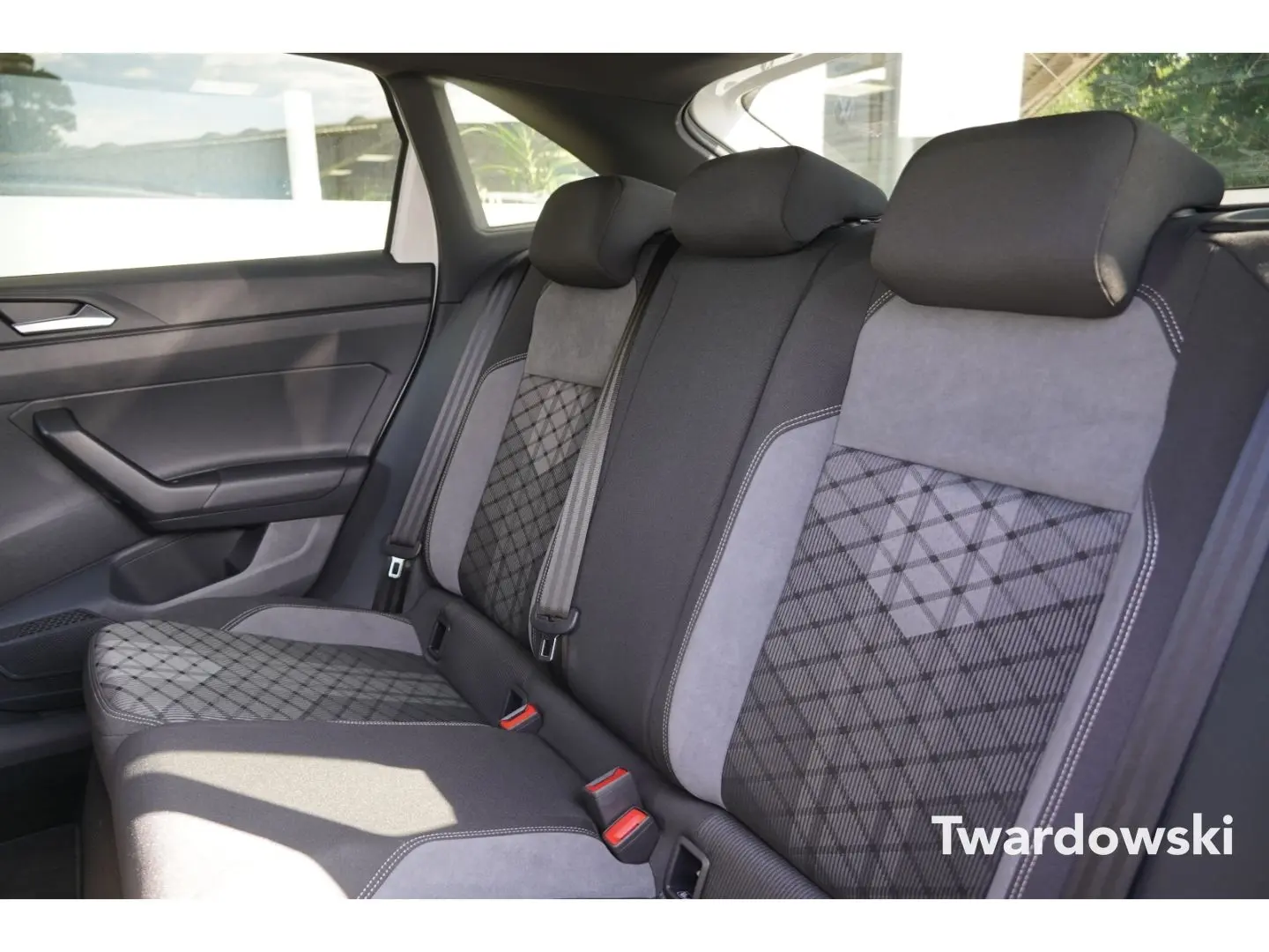 Taigo R-Line AHK ACC Navi Kamera 18'' Black Styl