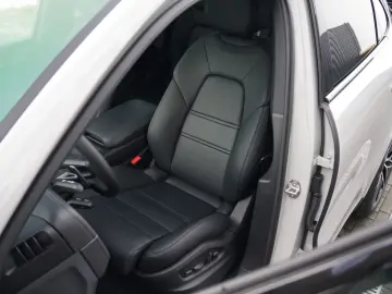 E-Hybrid Coupé ACC-LUFTF-PANO-HD-AHK-HUD-BOSE-RS