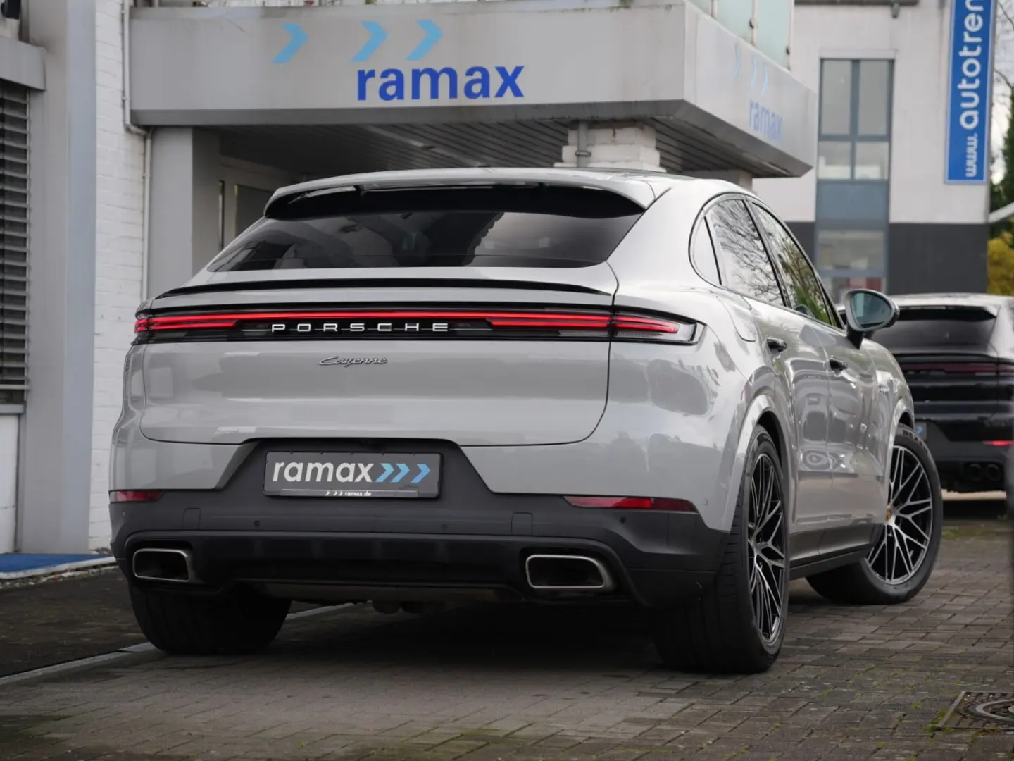 E-Hybrid Coupé ACC-LUFTF-PANO-HD-AHK-HUD-BOSE-RS