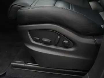 E-Hybrid Coupé ACC-LUFTF-PANO-HD-AHK-HUD-BOSE-RS