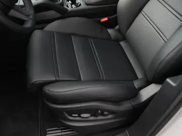 E-Hybrid Coupé ACC-LUFTF-PANO-HD-AHK-HUD-BOSE-RS