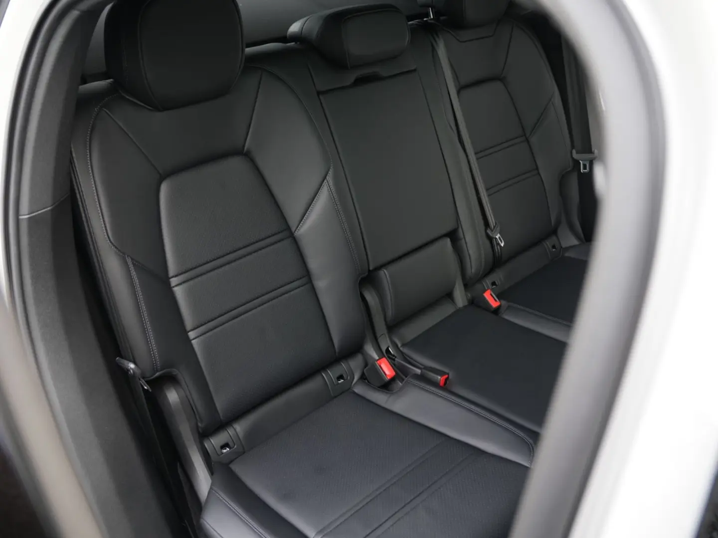 E-Hybrid Coupé ACC-LUFTF-PANO-HD-AHK-HUD-BOSE-RS