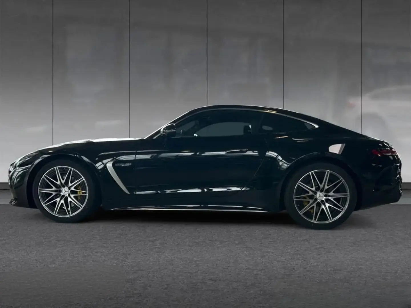AMG GT 63 4M  AMG 20'' Digital Burmester
