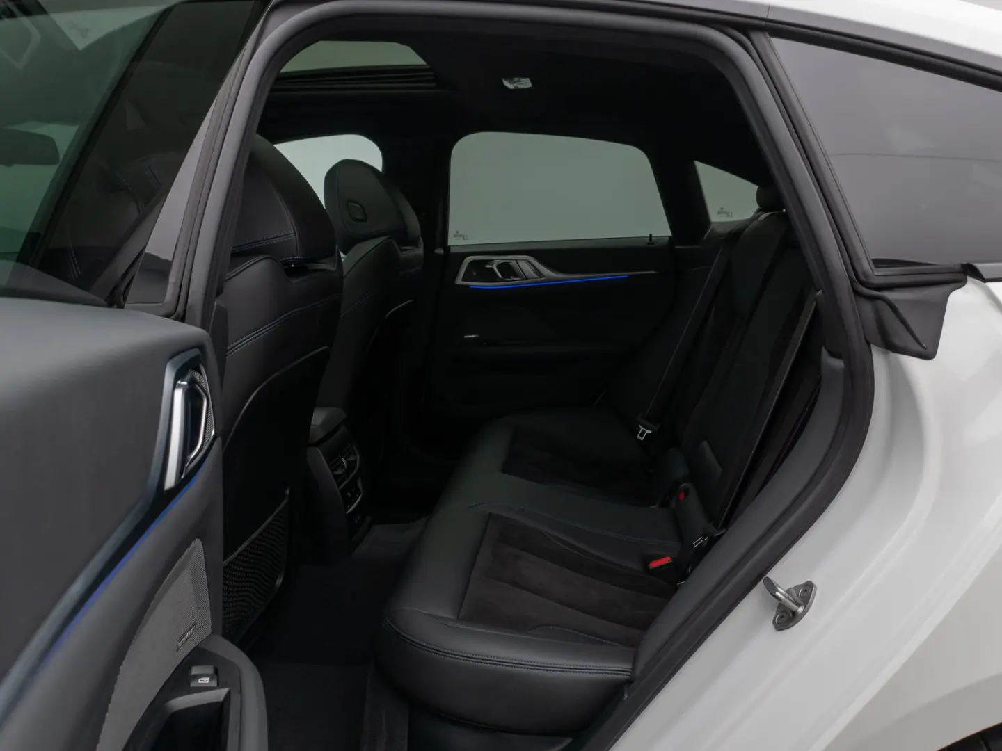 M440i xD Gran Coupé Glasdach Kamera HUD DAB H K