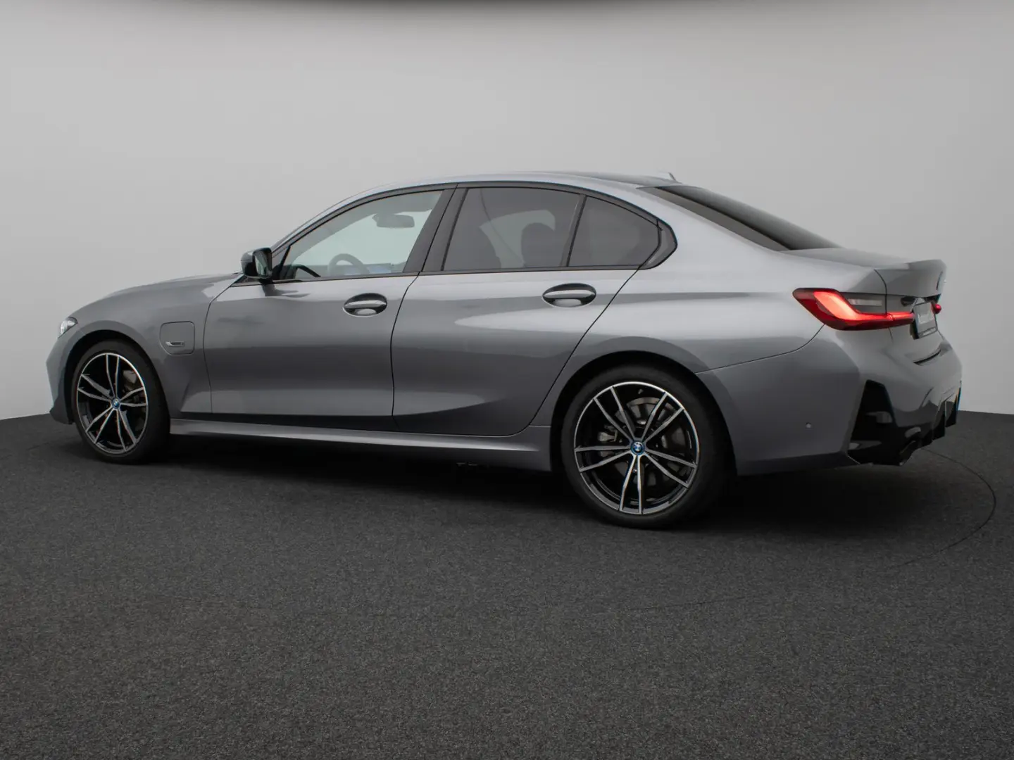 330e M Sport Kamera DAB HiFi Stop&Go Komfort 19