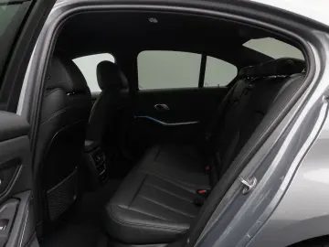 330e M Sport Kamera DAB HiFi Stop&Go Komfort 19