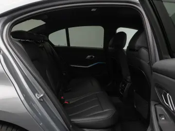 330e M Sport Kamera DAB HiFi Stop&Go Komfort 19