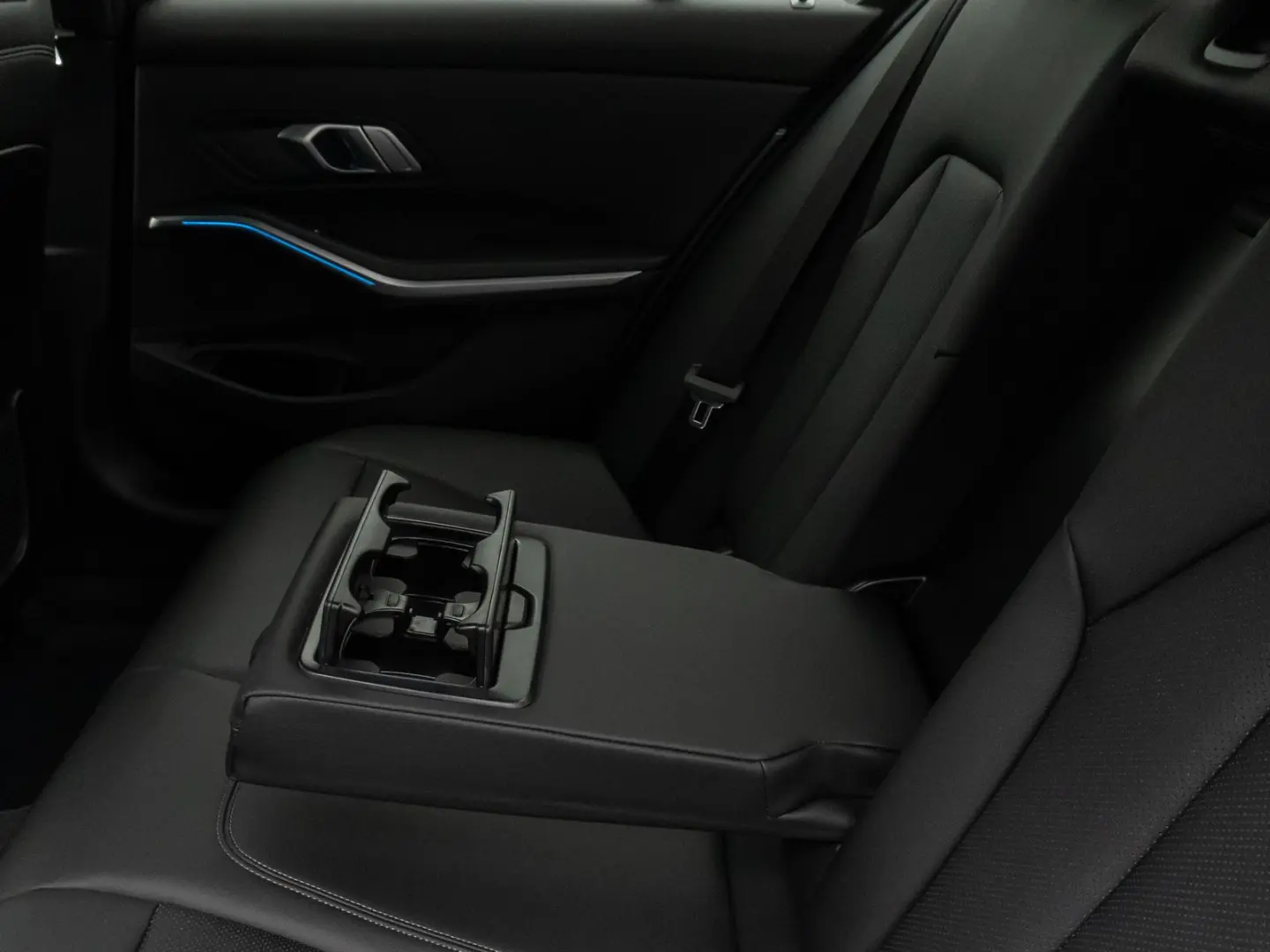 330e M Sport Kamera DAB HiFi Stop&Go Komfort 19