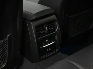 330e M Sport Kamera DAB HiFi Stop&Go Komfort 19