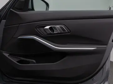 330e M Sport Kamera DAB HiFi Stop&Go Komfort 19