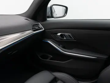 330e M Sport Kamera DAB HiFi Stop&Go Komfort 19