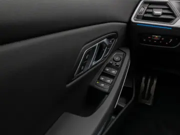 330e M Sport Kamera DAB HiFi Stop&Go Komfort 19