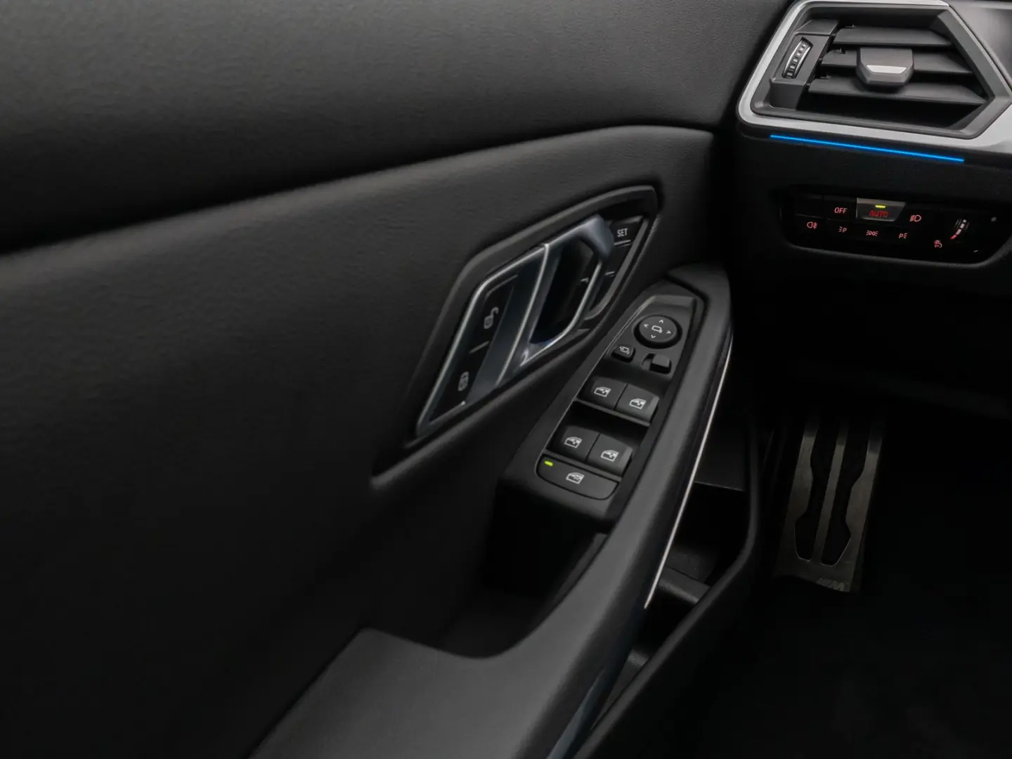 330e M Sport Kamera DAB HiFi Stop&Go Komfort 19