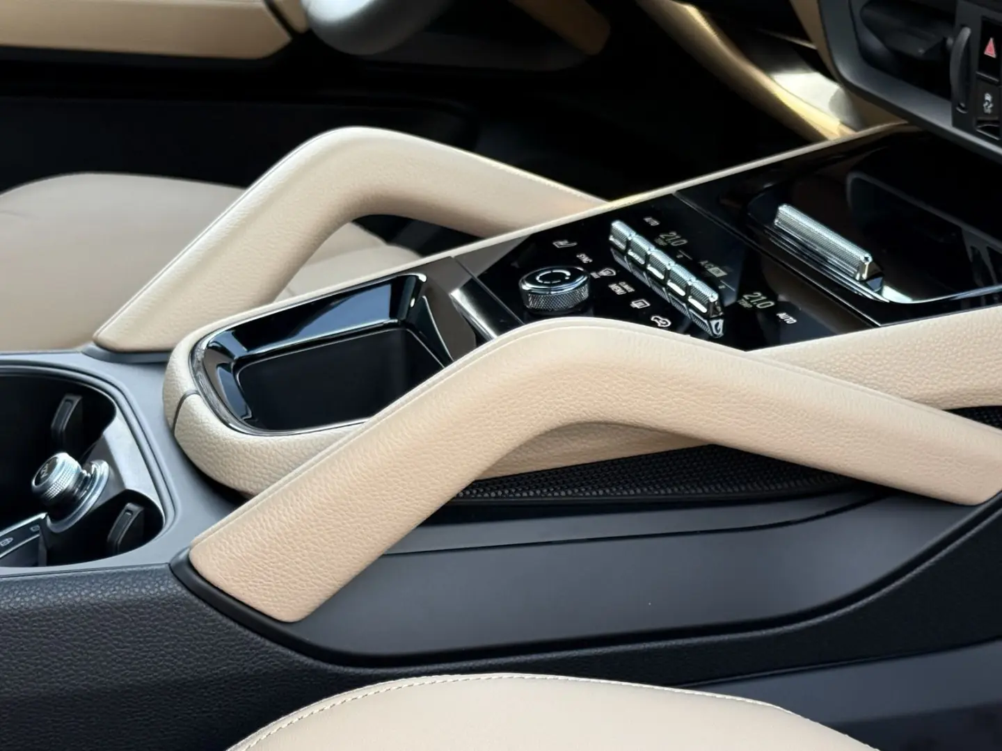 Cayenne E-Hybrid Coupe BEIFAHRERDISPLAY SPORTDES