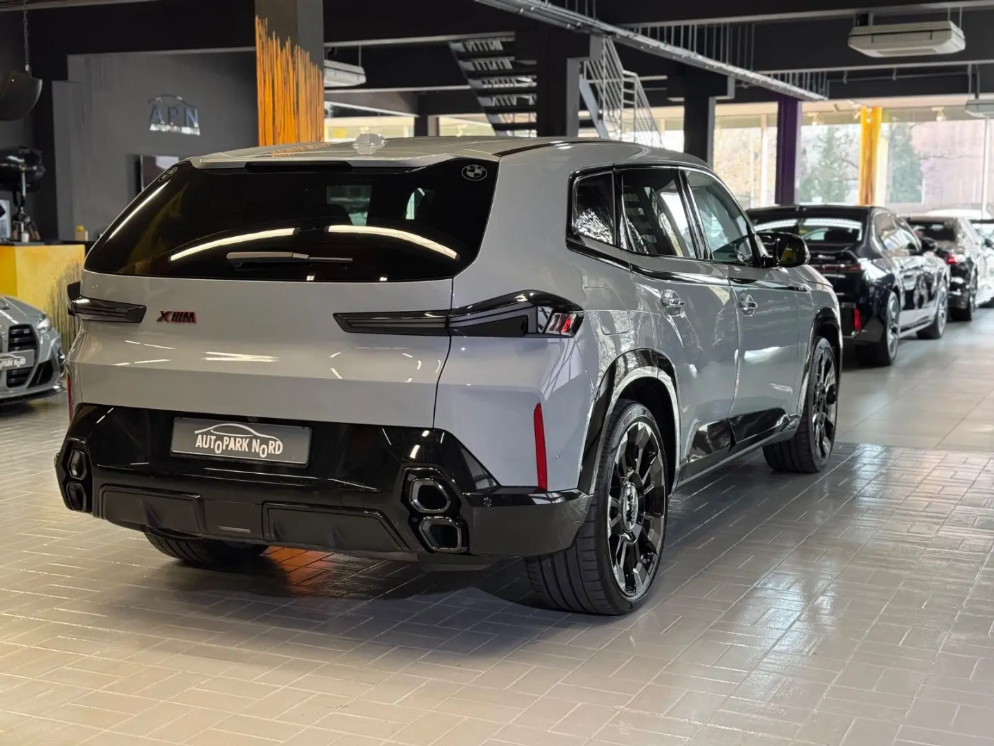 XM Label~BOWERS&WILKIN~HUD~KAMERA 360 ~23