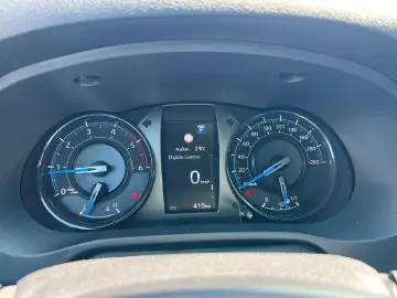 Hilux Double Cab Style 4x4