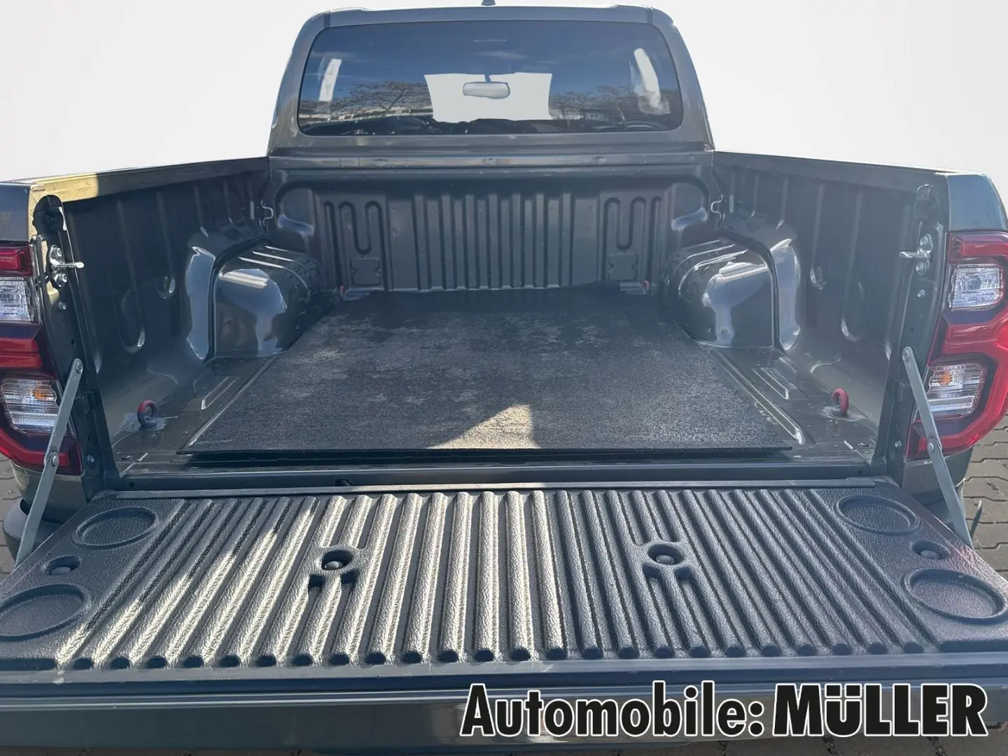 Hilux 2.8 D-4D Double Cab Invincible