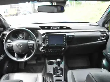 Hilux 2.8 4x4 Double Cab Invincible
