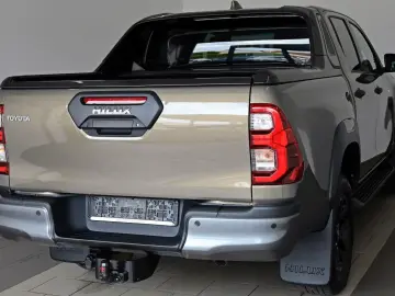 Hilux 2.8 D-4D Invincible Sport