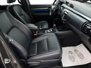 Hilux 2.8 D-4D Invincible Sport