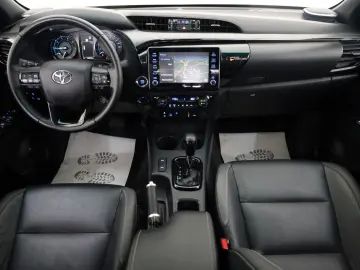 Hilux 2.8 D-4D Invincible Sport