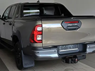 Hilux 2.8 D-4D Invincible Sport