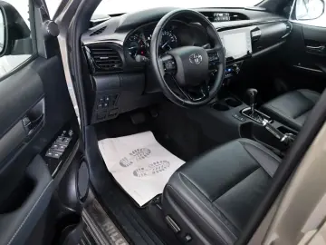 Hilux 2.8 D-4D Invincible Sport