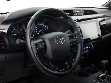 Hilux 2.8 D-4D Invincible Sport