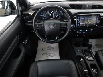 Hilux 2.8 D-4D Invincible Sport