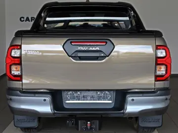 Hilux 2.8 D-4D Invincible Sport